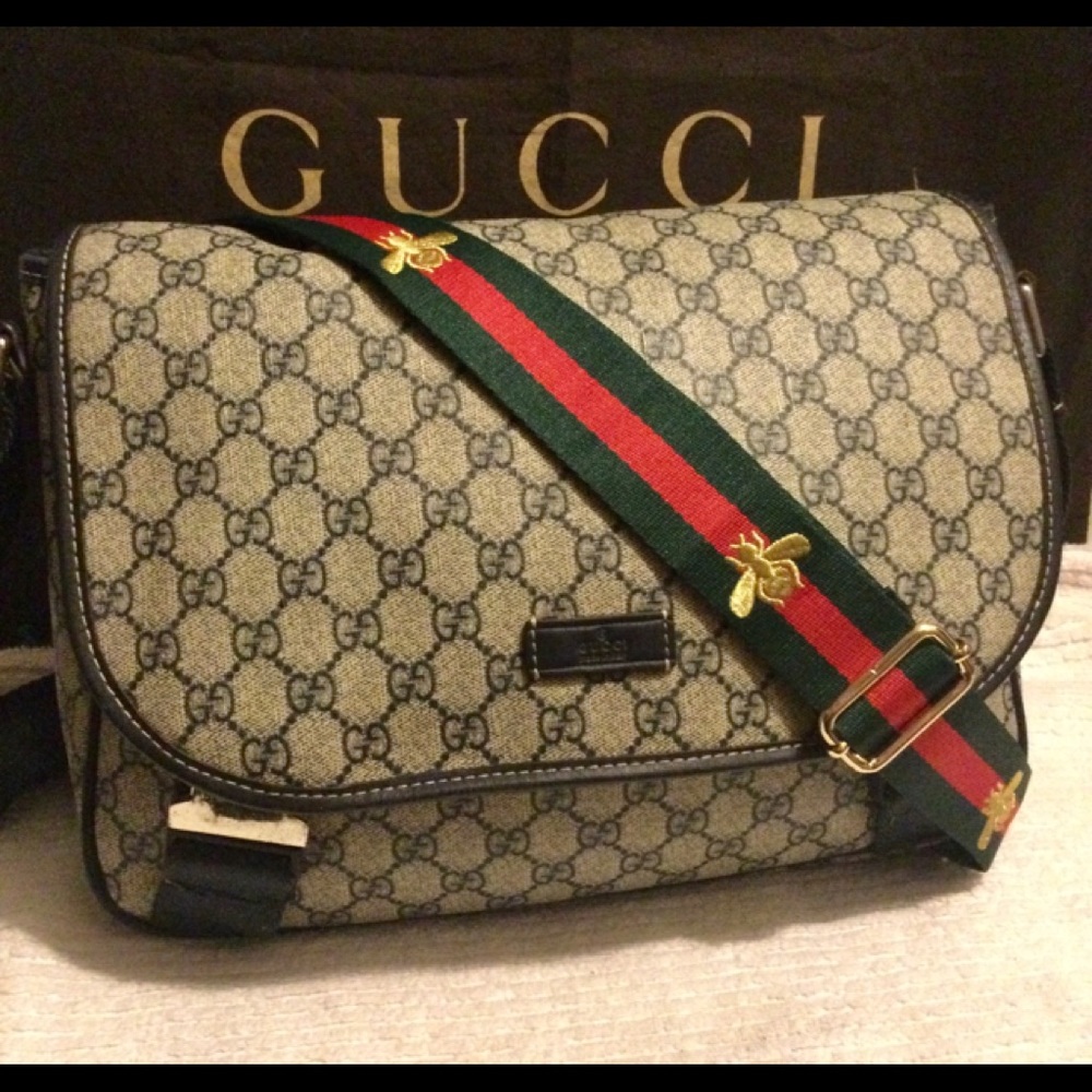 AUTHENTIC GUCCI LEATHER NAVY MESSANGER CROSSBODY BAG